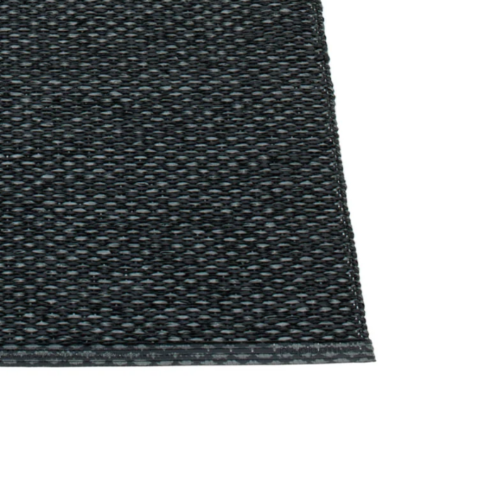 שטיח Svea Rug Black Metallic (Medium)