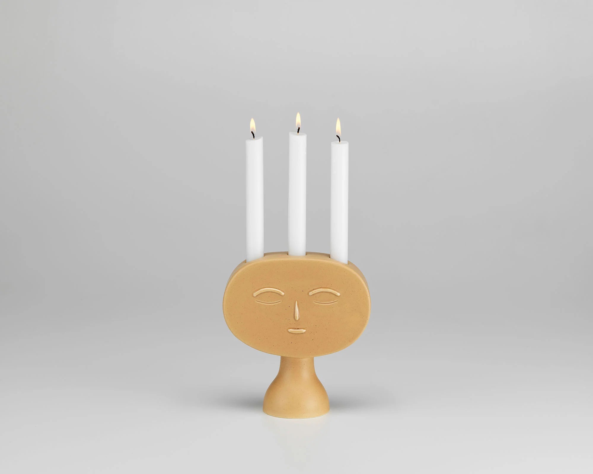 מעמד לפמוט Lucia