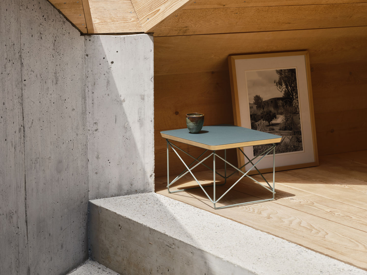 שולחן צד Occasional Table LTR Sky Blue Base/Lino.smoke blue