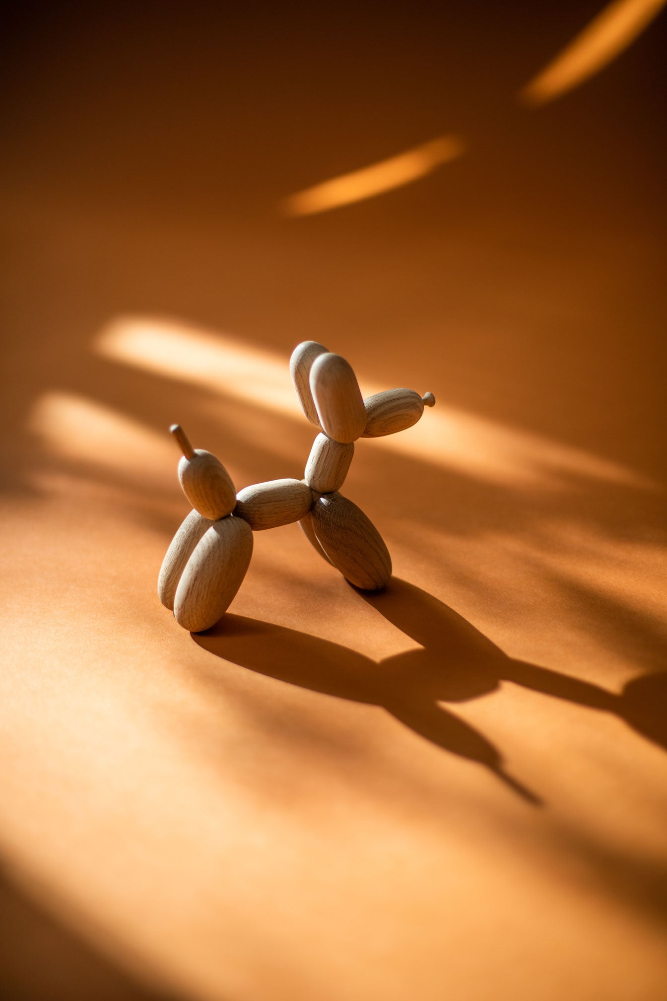 בובת עץ Ballon Dog Oak (Small)