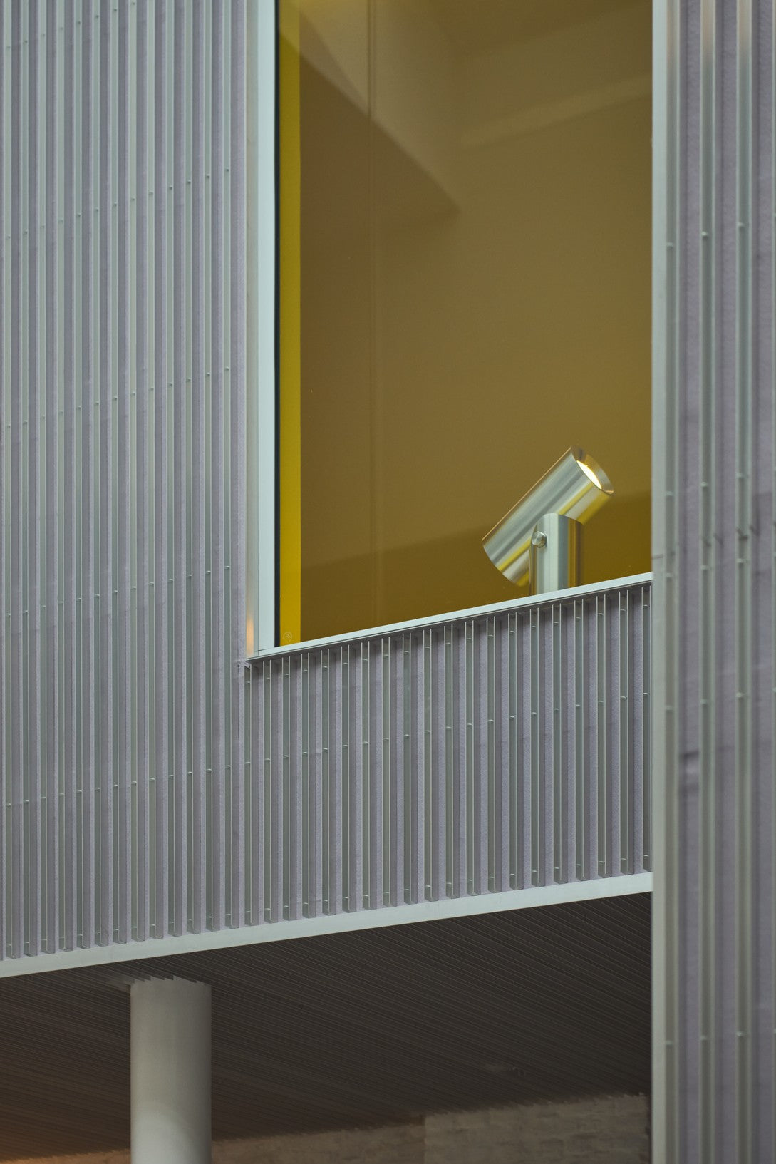 מנורה Beam Table Lamp Polished Aluminum