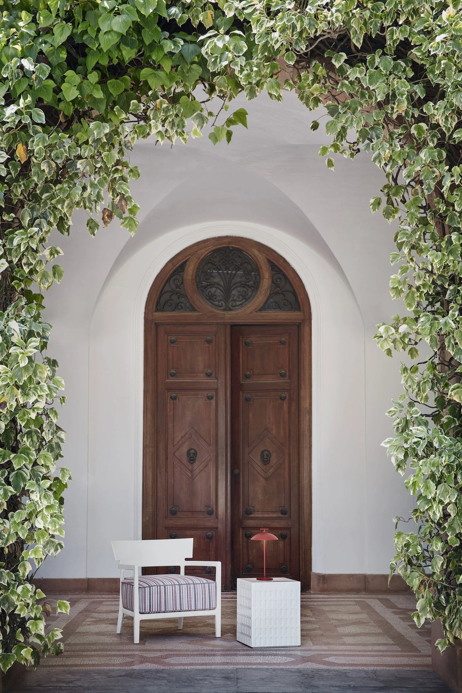 כורסא Cara Mat Philippe Starck Black / Black-Beige