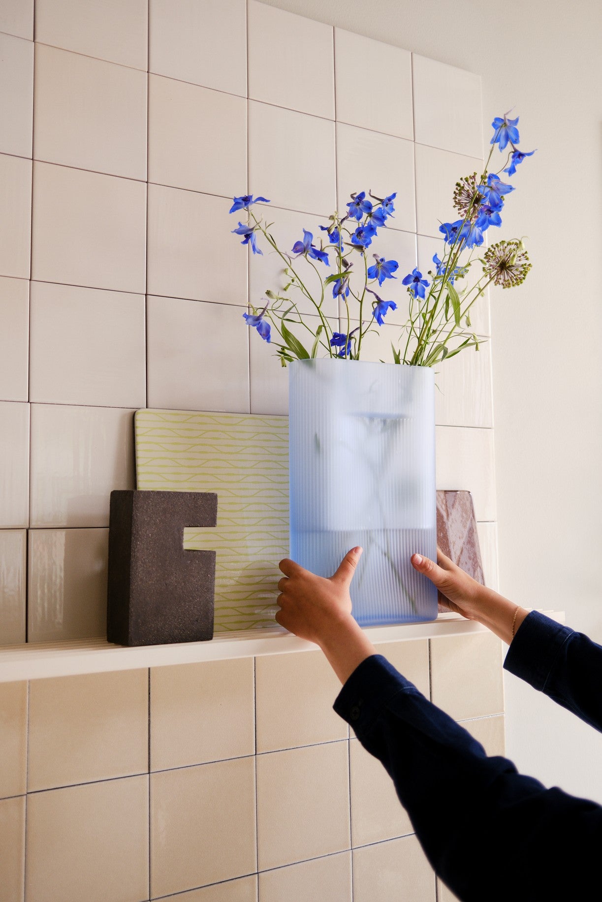 אגרטל Ridge Vase Frosted Glass White (medium)