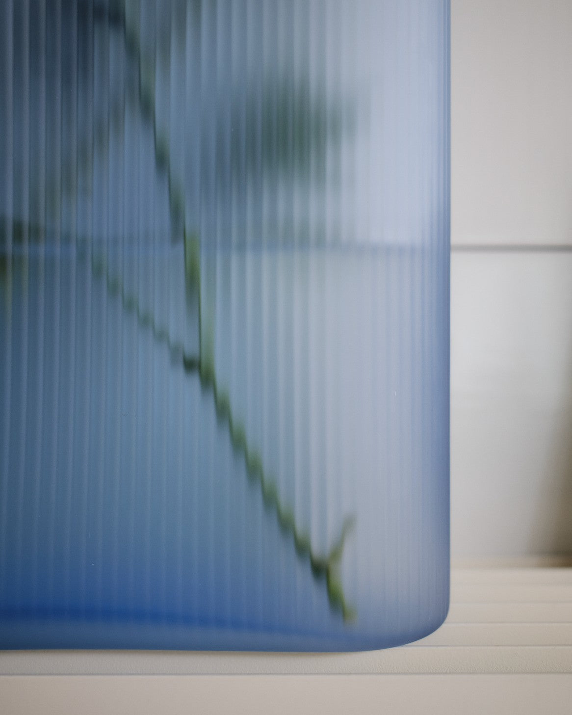 אגרטל Ridge Vase Frosted Glass White (medium)
