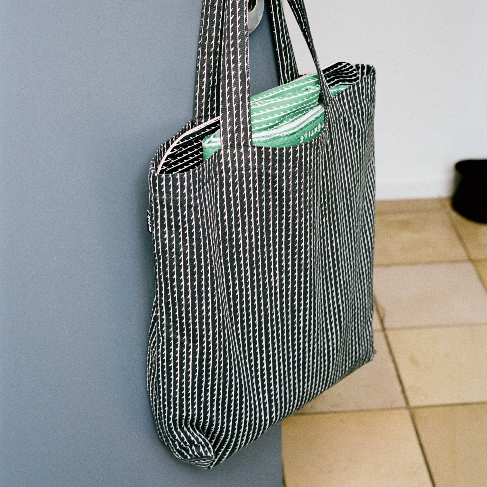 תיק בד Rivi Canvas Black/ White