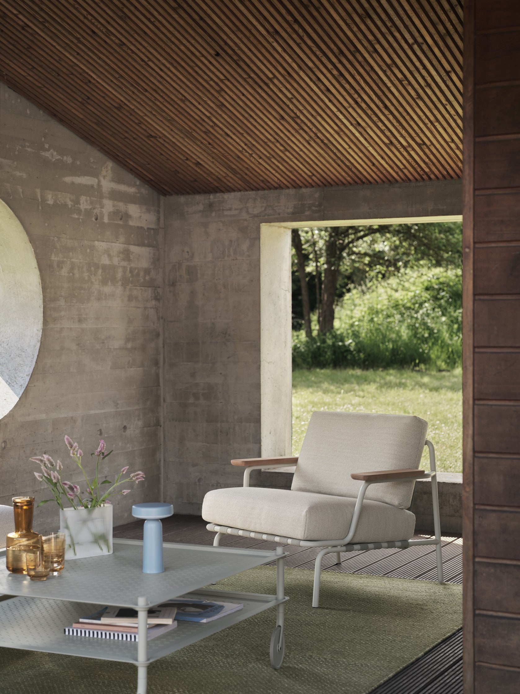 אגרטל Ridge Vase Frosted Glass White (small)