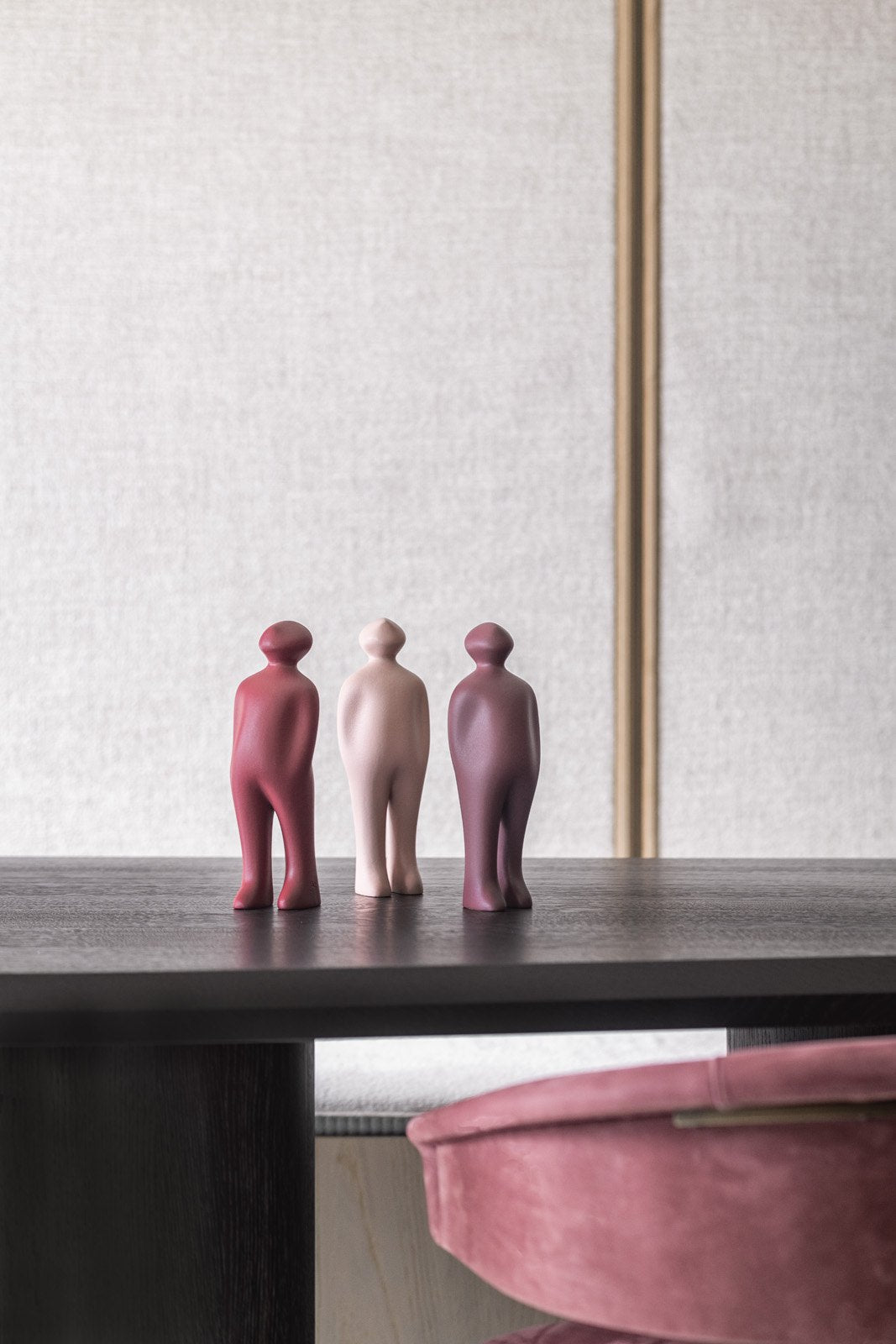 פסל The Visitor COR-48 Garnet (Small)