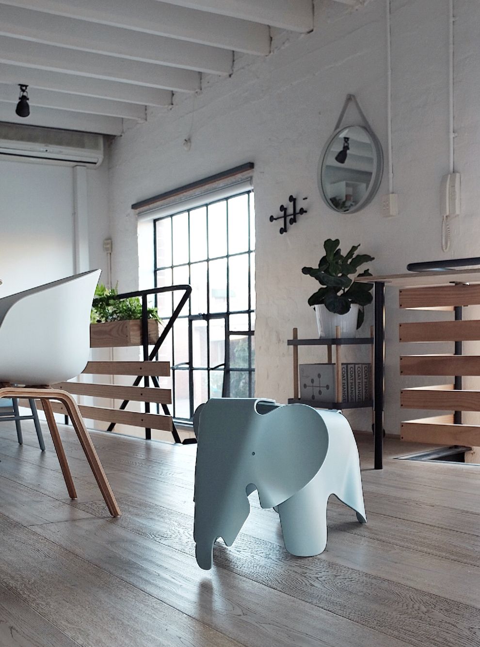 פיל Eames Elephant Ice Grey (small)