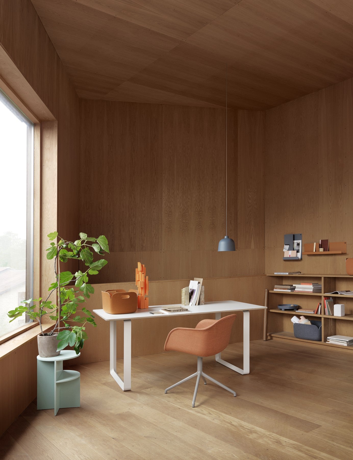 מדף Folded Shelves Deep Red (medium)