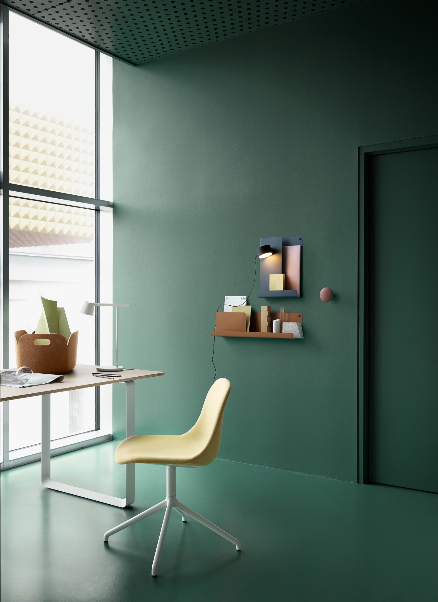מדף Folded Shelves Deep Red (medium)