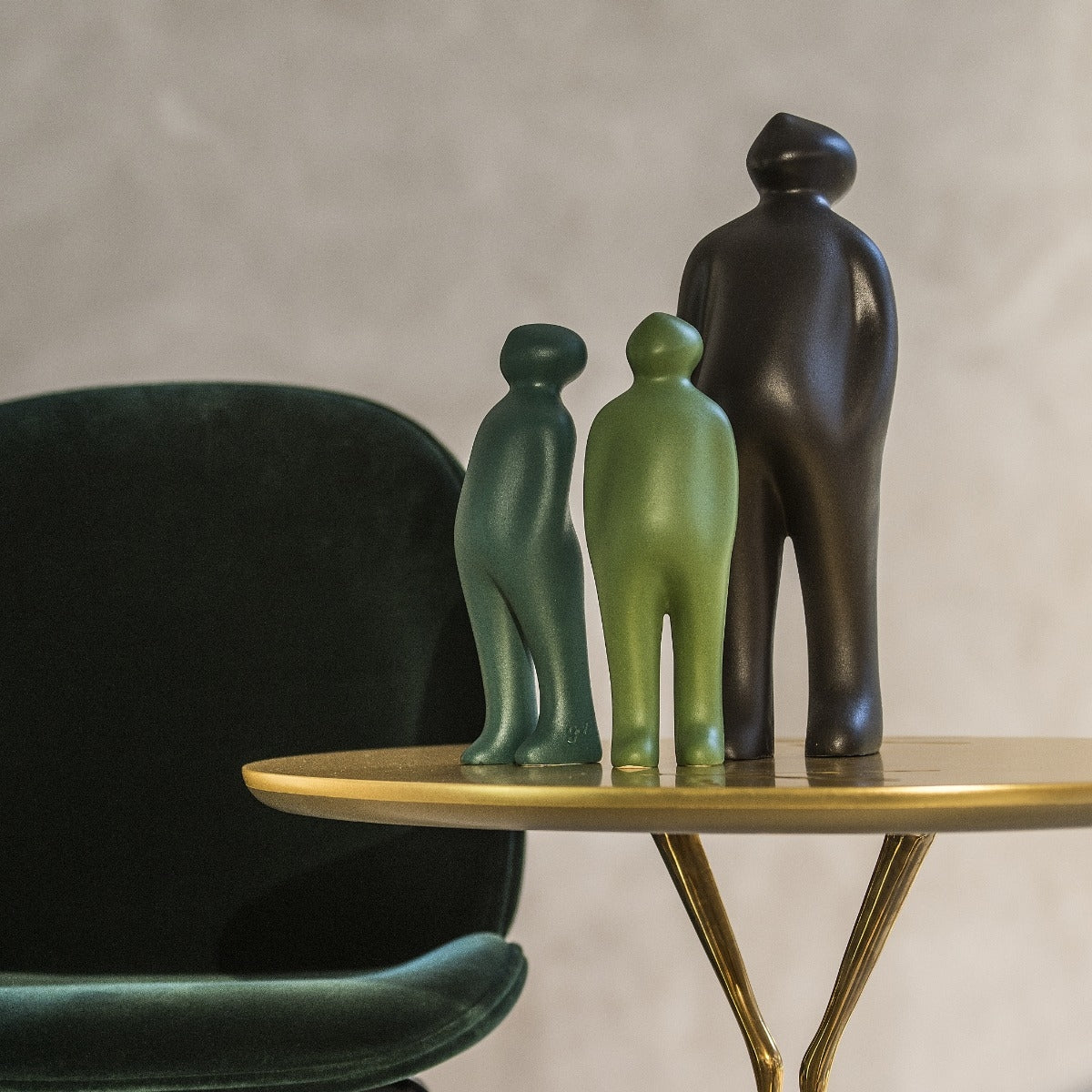 פסל The Visitor COR-24 Black (Plus)