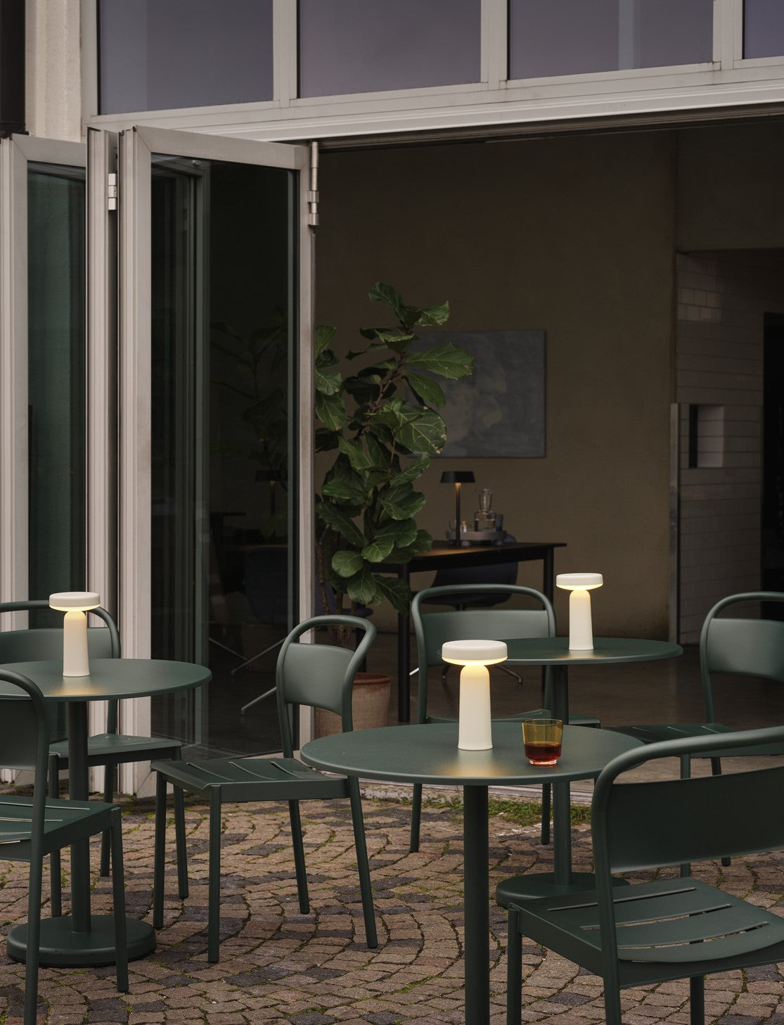 מנורה Ease Portable Lamp Taupe