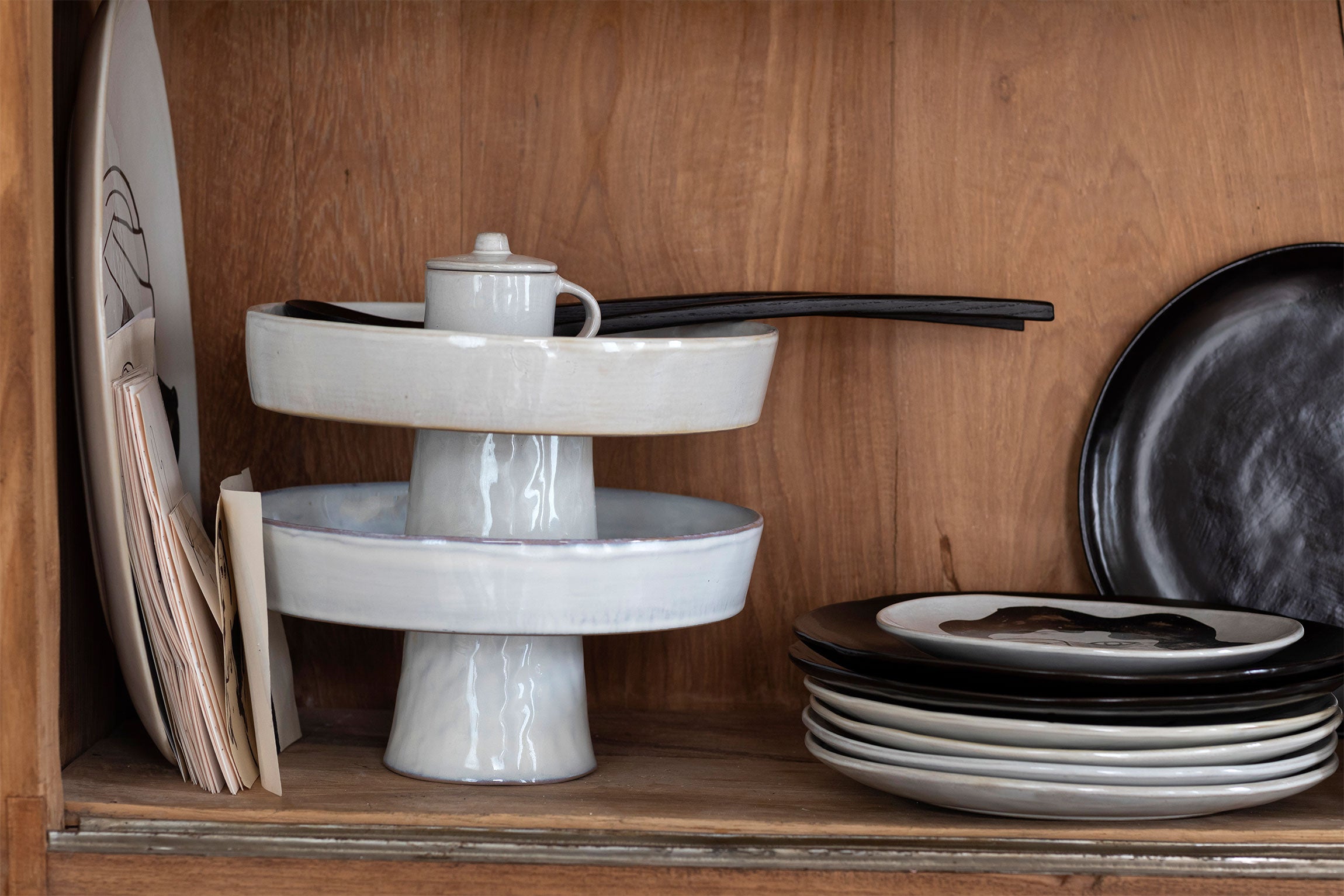 קערה על רגל La Mere Off White