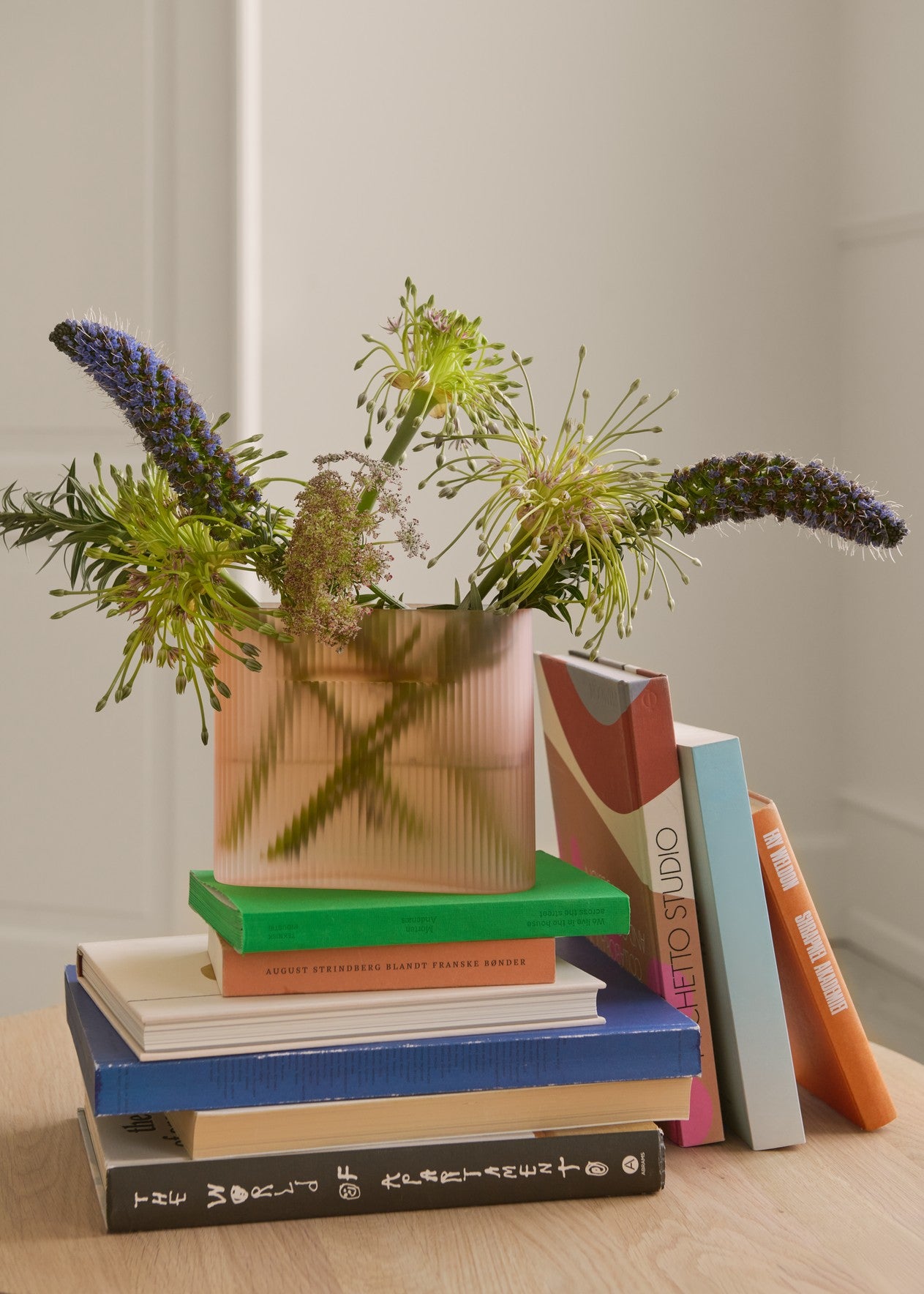 אגרטל Ridge Vase Frosted Glass White (small)