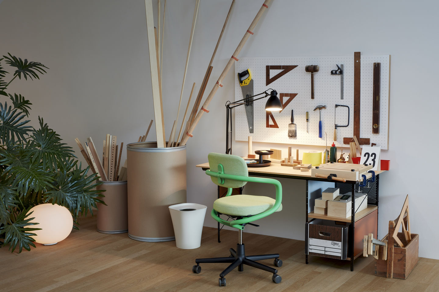שולחן Eames Desk Unit EDU