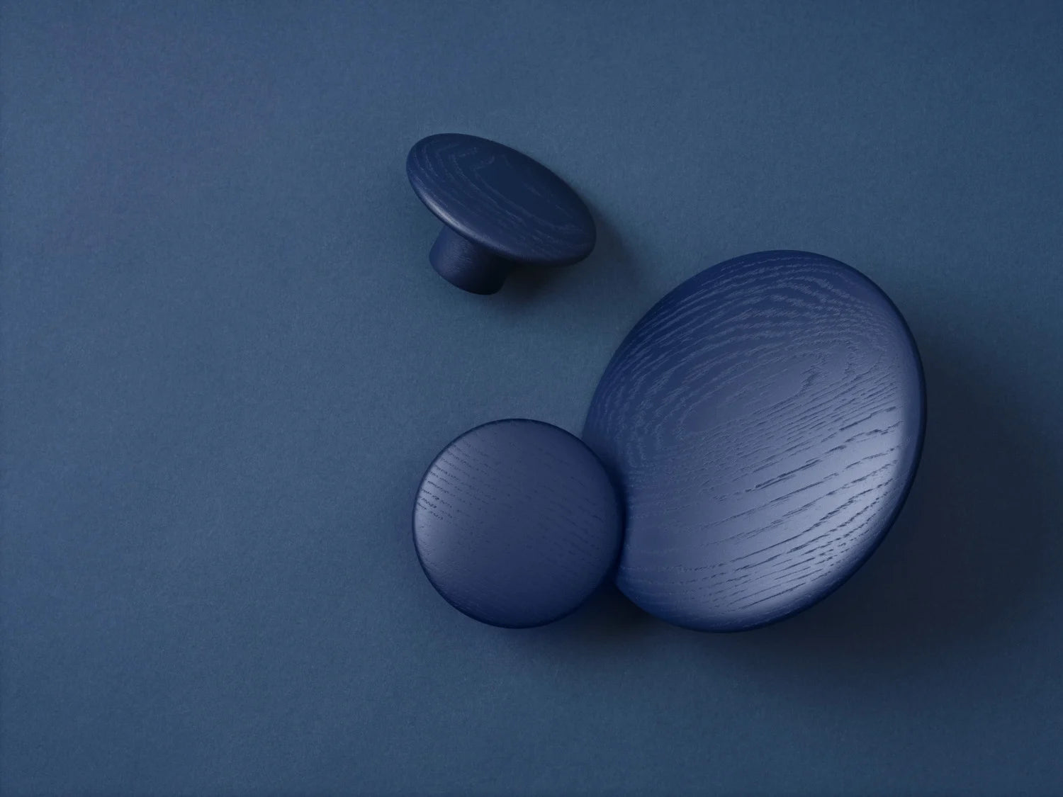 מתלה Dots Wood Midnight Blue Ø13cm