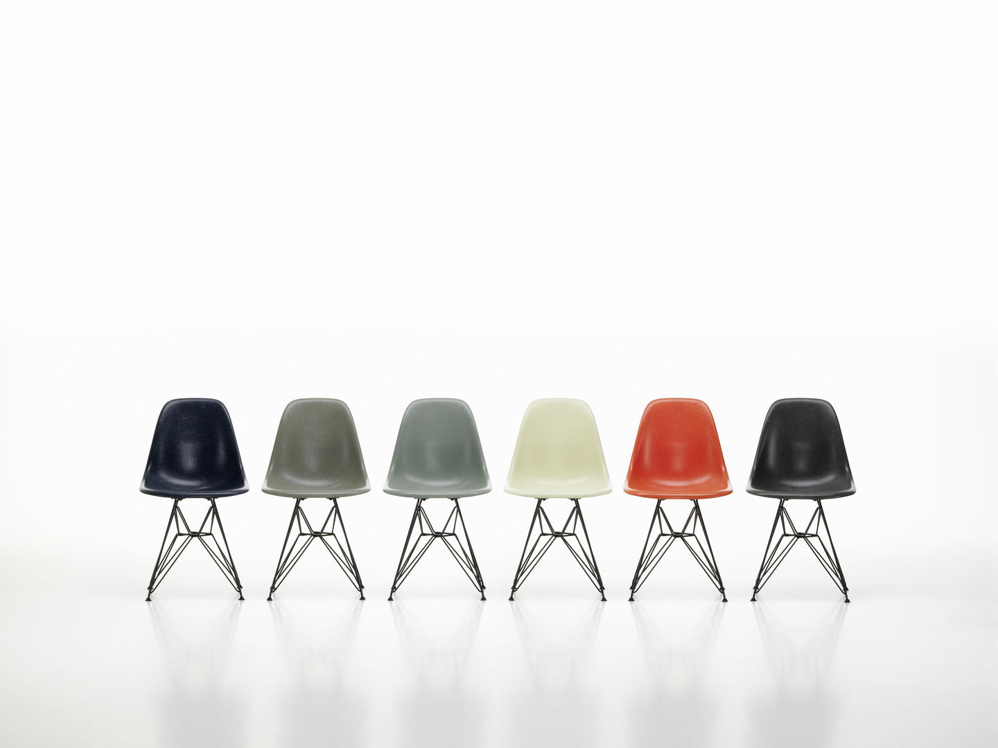 *כסא Eames Fiberglass DSR Parchment, Basic Dark