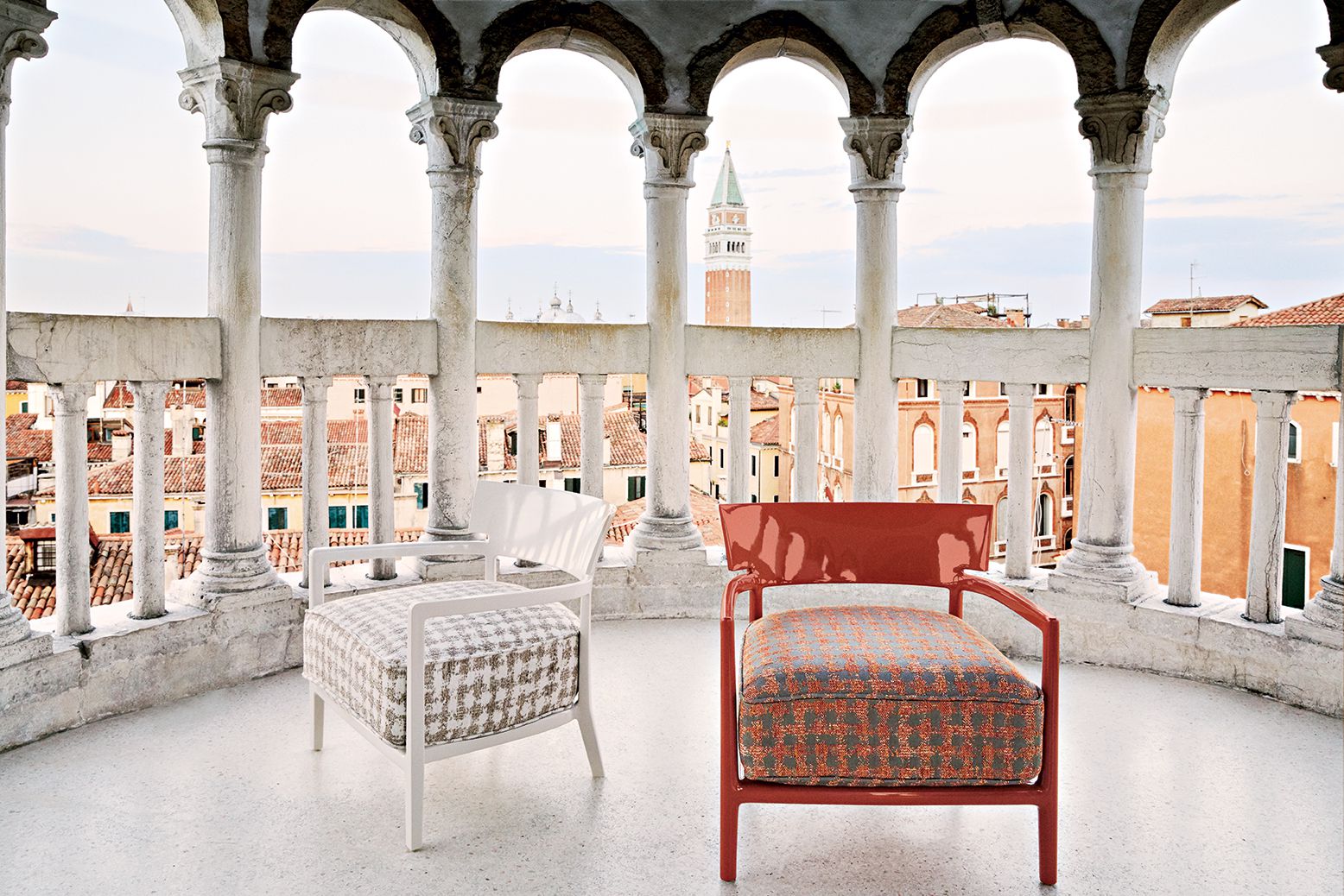 כורסא גימור מבריק Cara  Fancy Philippe Starck Black / Black-Beige