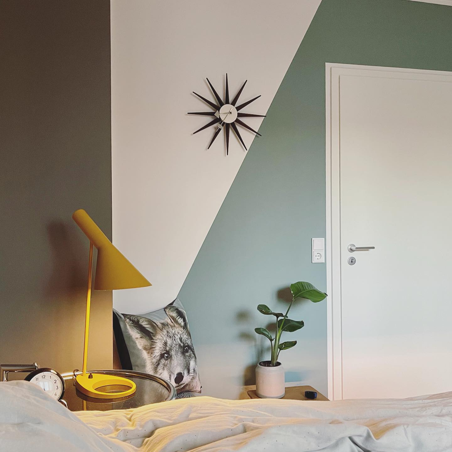 שעון Sunburst Clock Walnut