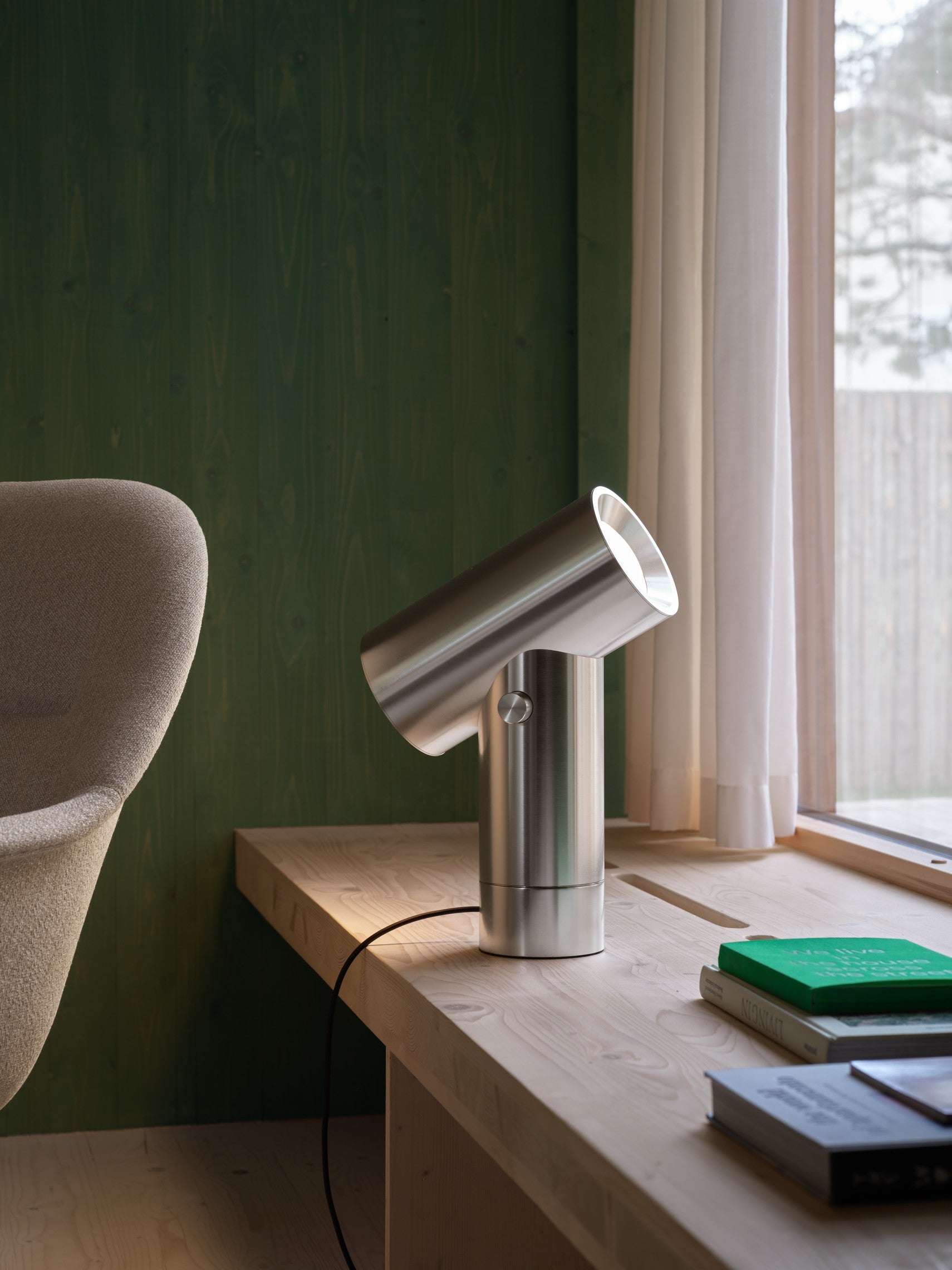 מנורה Beam Table Lamp Polished Aluminum
