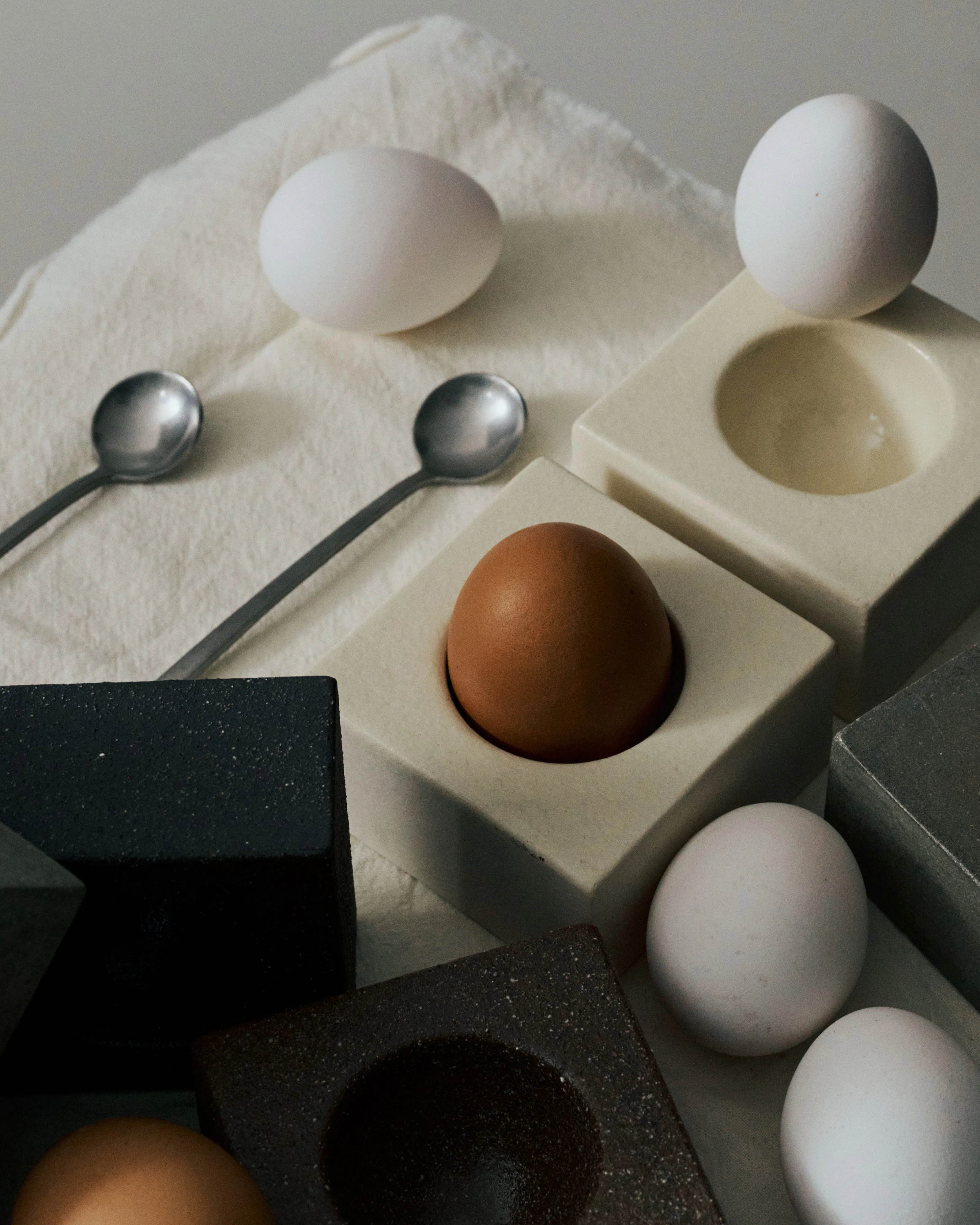 סט 2 מעמדי ביצה Uovo Egg Cup Concrete