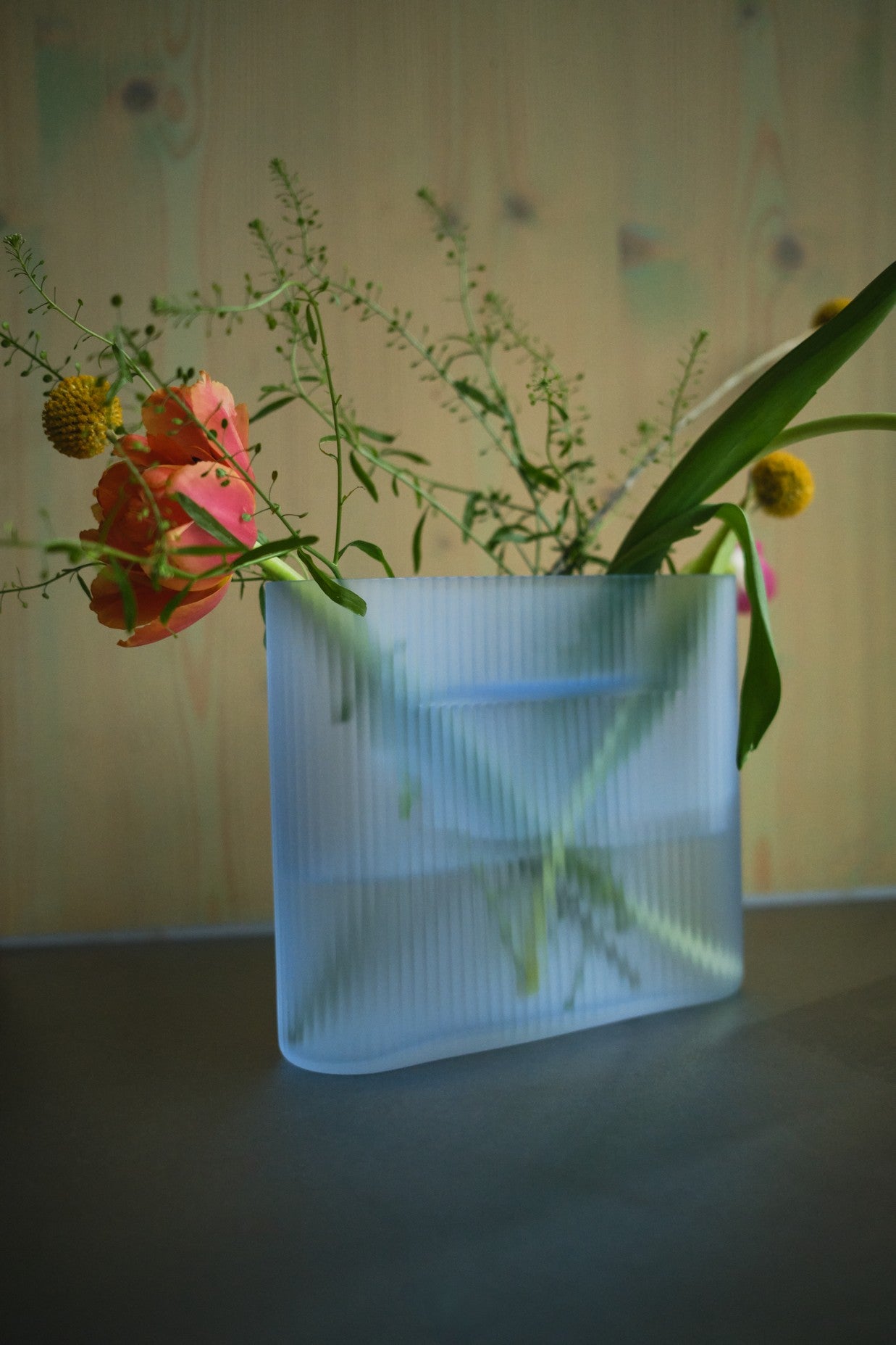 אגרטל Ridge Vase Frosted Glass White (small)