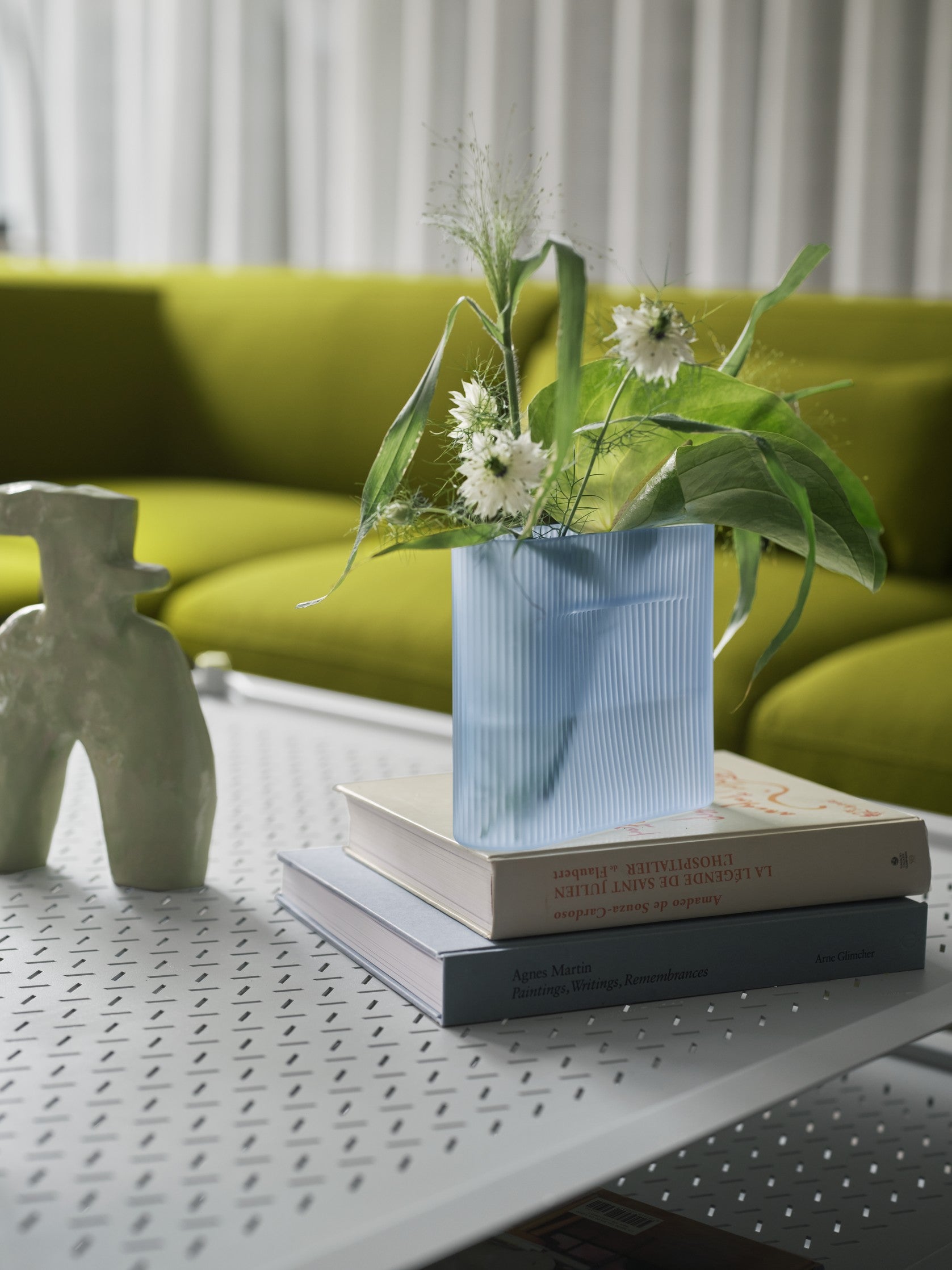 אגרטל Ridge Vase Frosted Glass White (small)