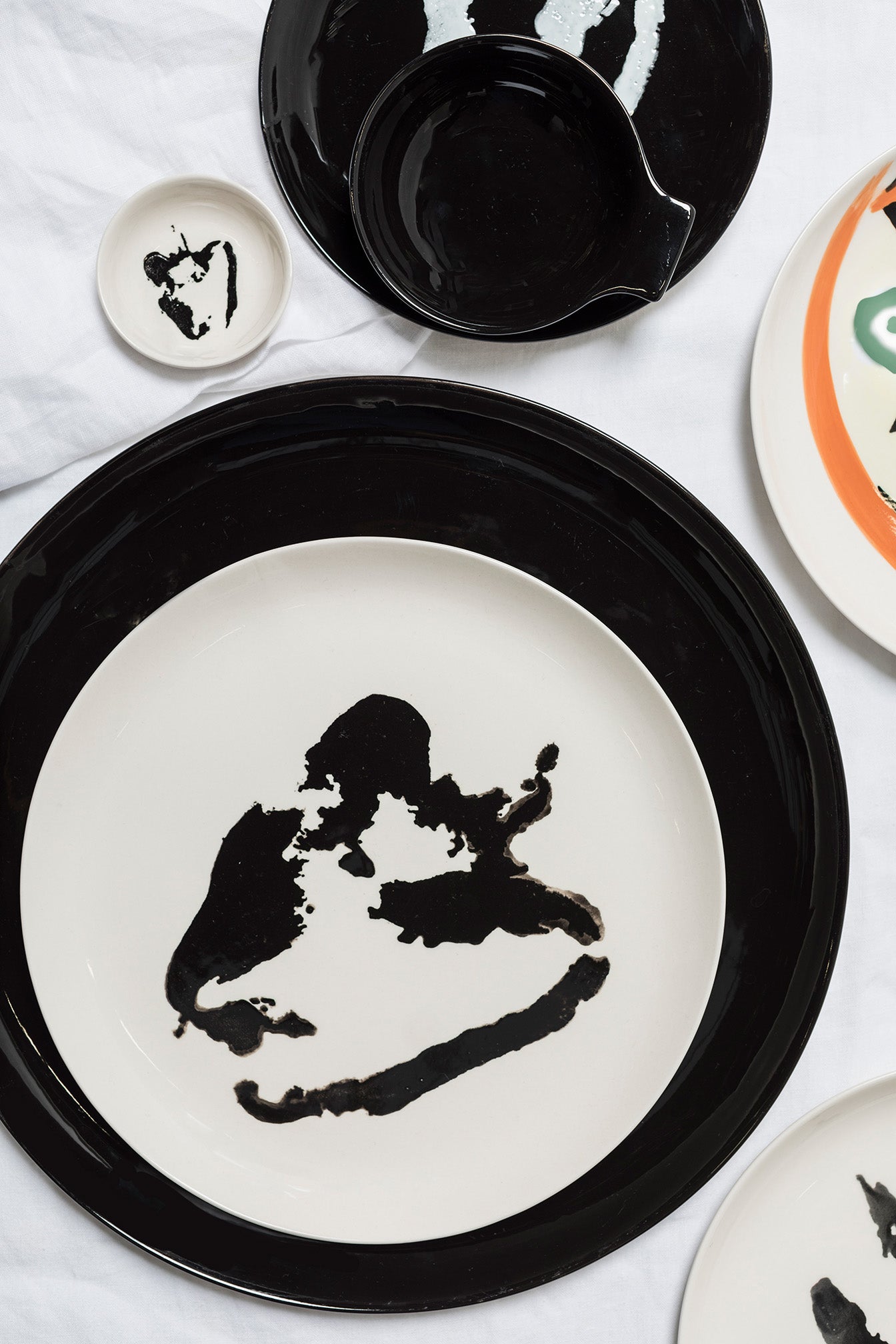 צלחת הגשה Breakfast plate black - white pepper Feast