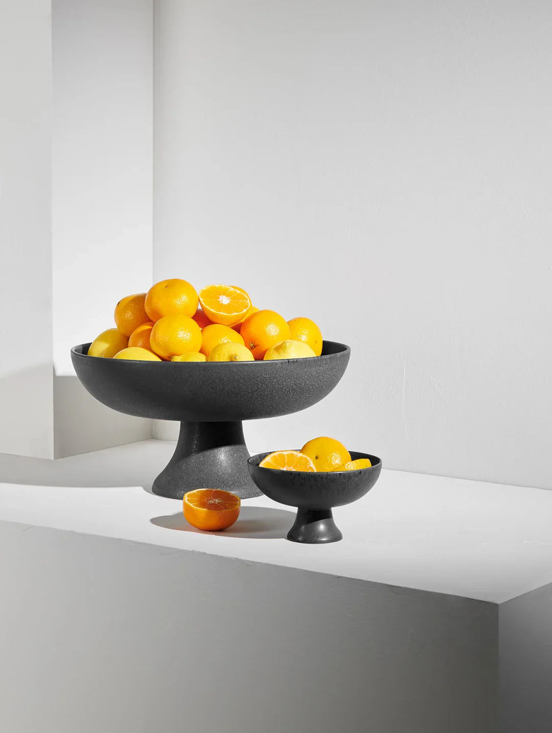 קערה על רגל Grande Bowl On Foot Black Iron (Medium)