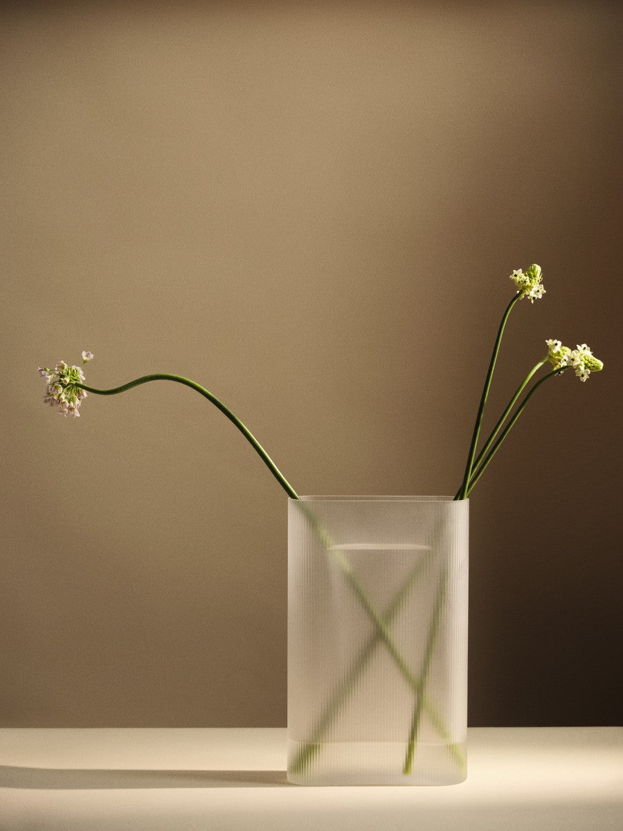 אגרטל Ridge Vase Frosted Glass White (medium)