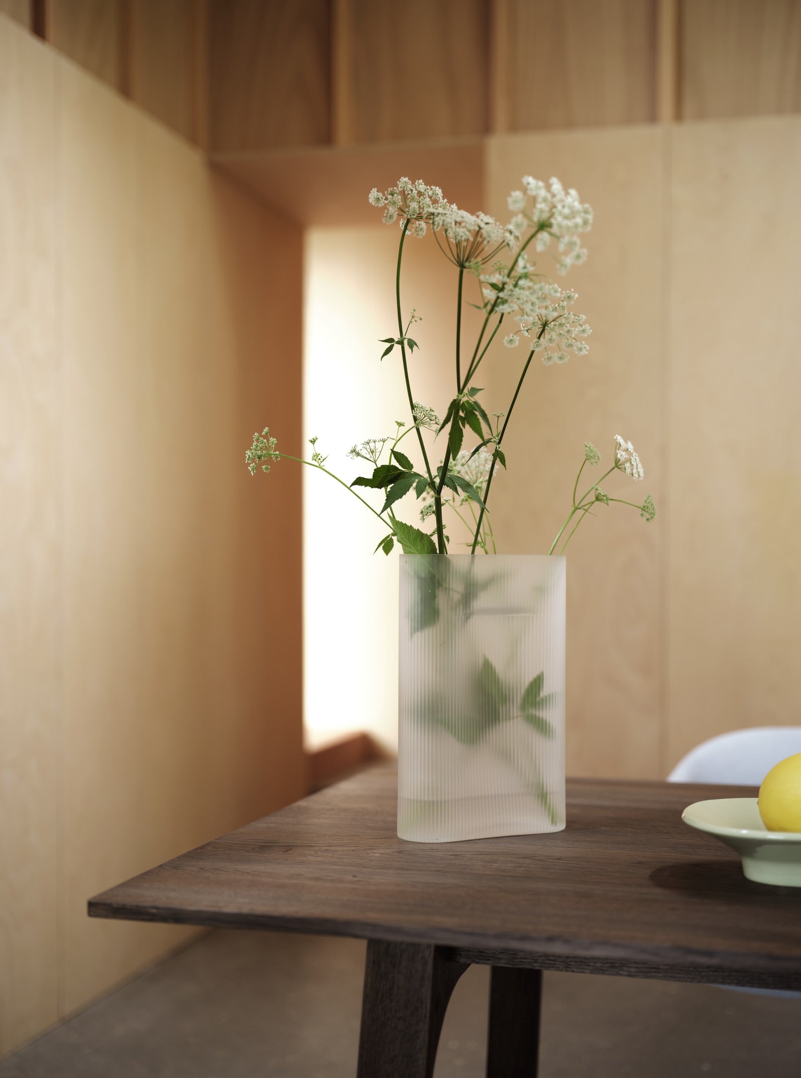 אגרטל Ridge Vase Frosted Glass White (medium)