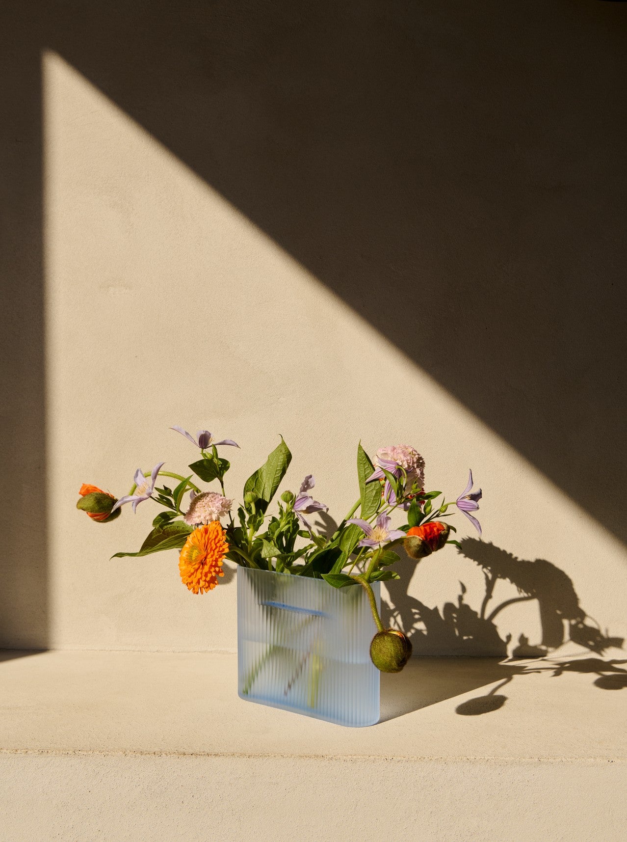 אגרטל Ridge Vase Frosted Glass White (small)