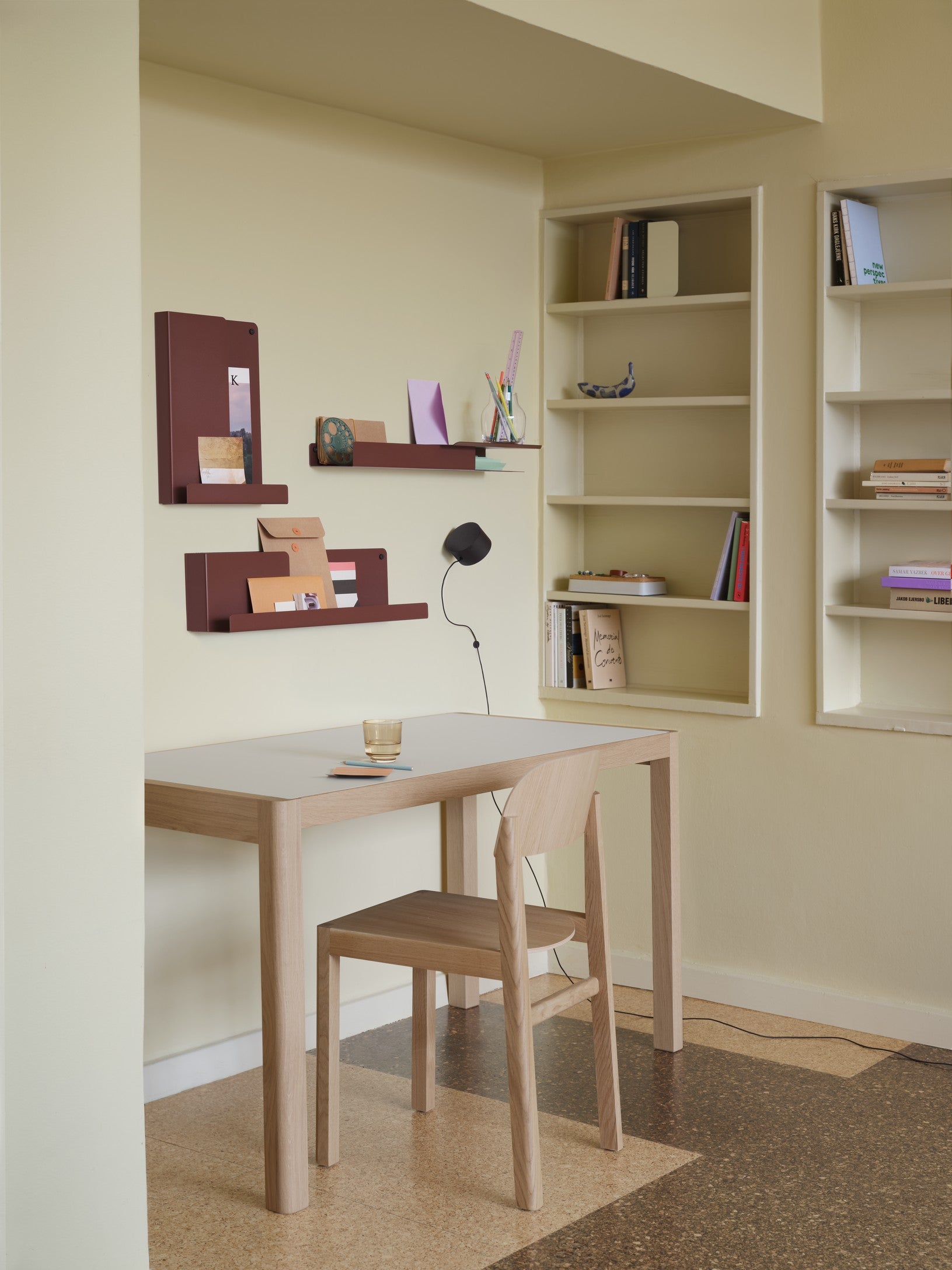 מדף Folded Shelves Deep Red (medium)