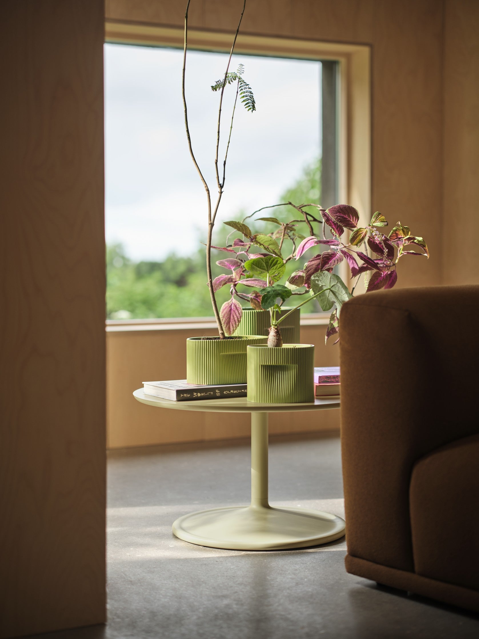 עציץ Ridge Planter Beige (medium)