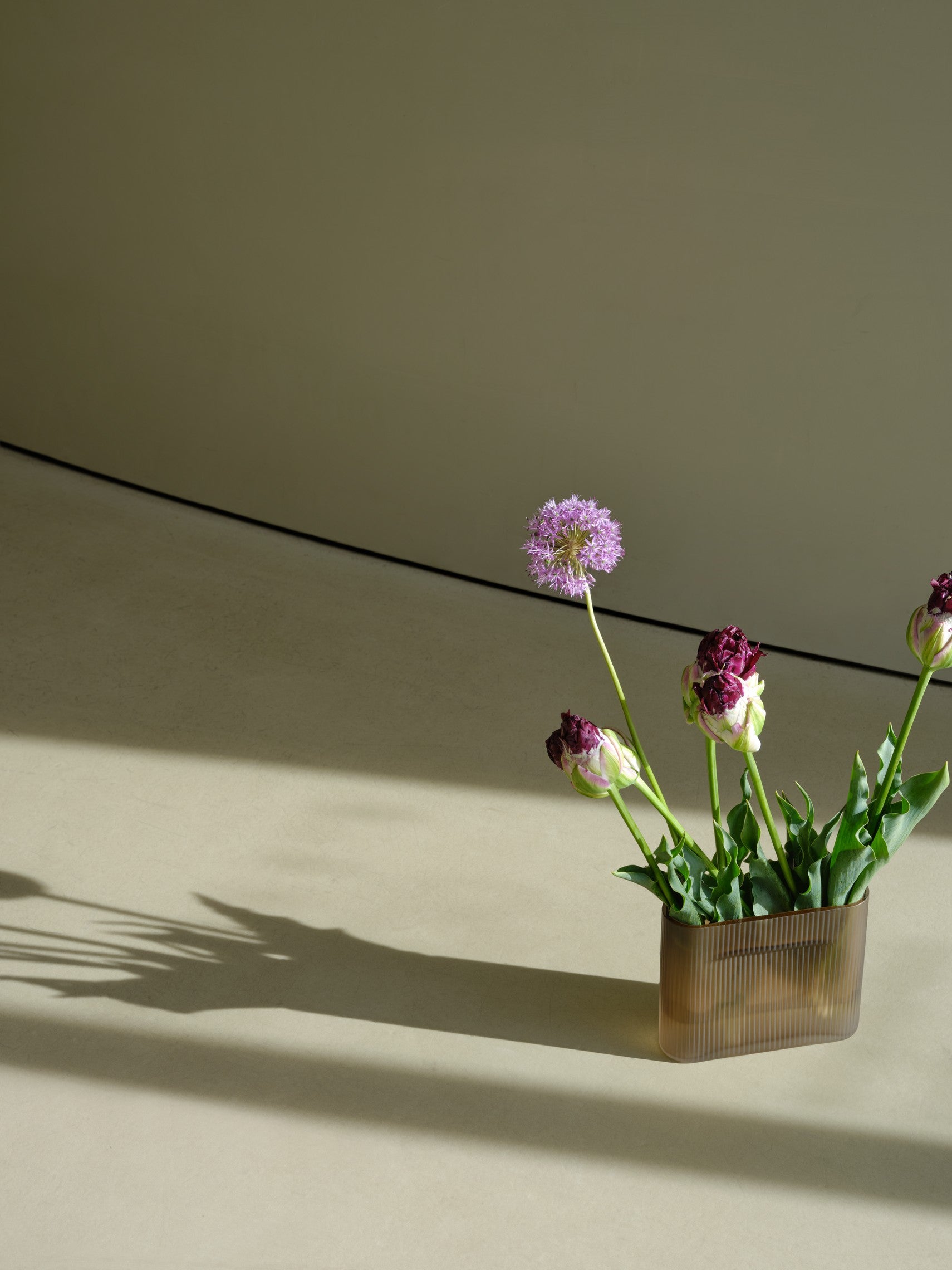 אגרטל Ridge Vase Frosted Glass White (small)