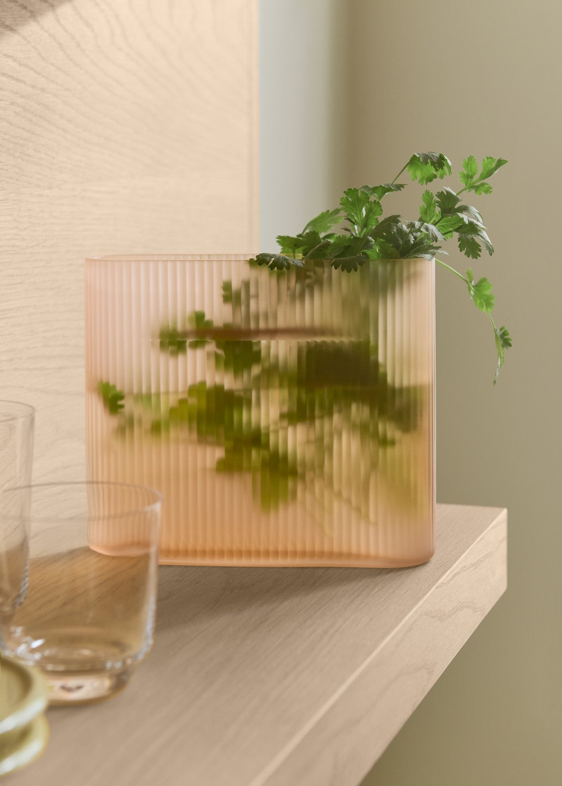 אגרטל Ridge Vase Frosted Glass White (small)
