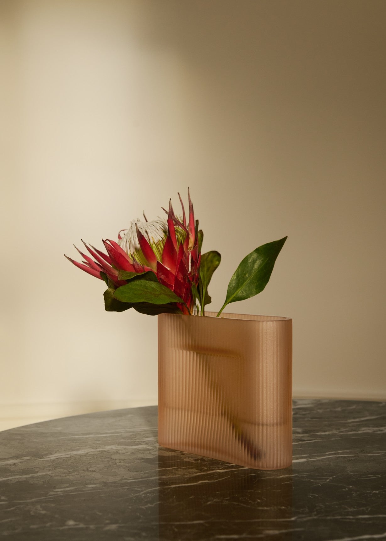 אגרטל Ridge Vase Frosted Glass White (small)