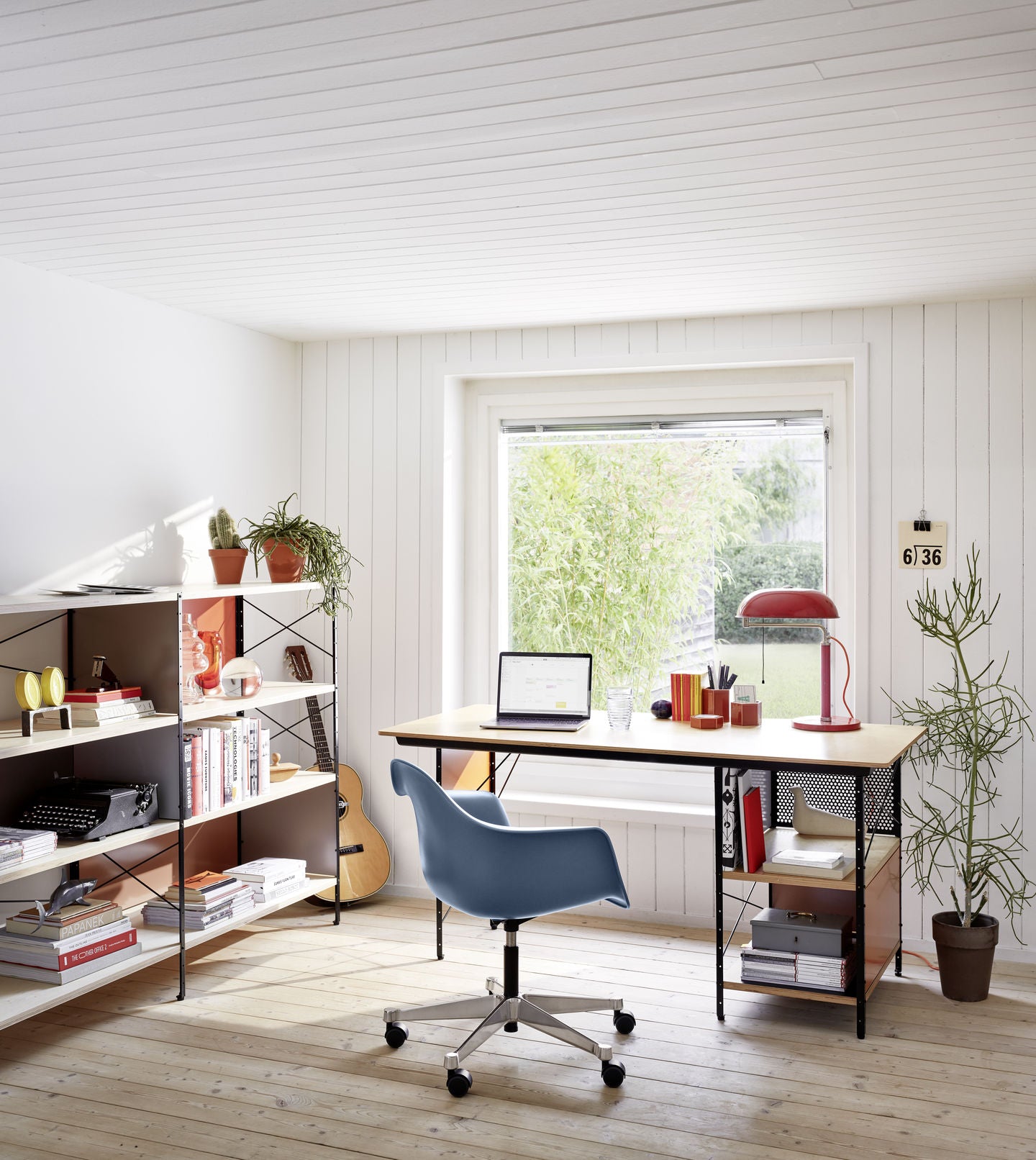 שולחן Eames Desk Unit EDU