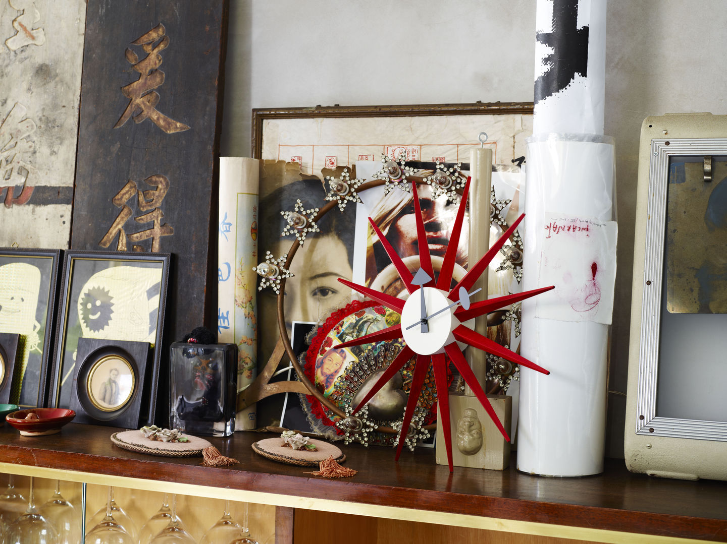 שעון Sunburst Clock Red