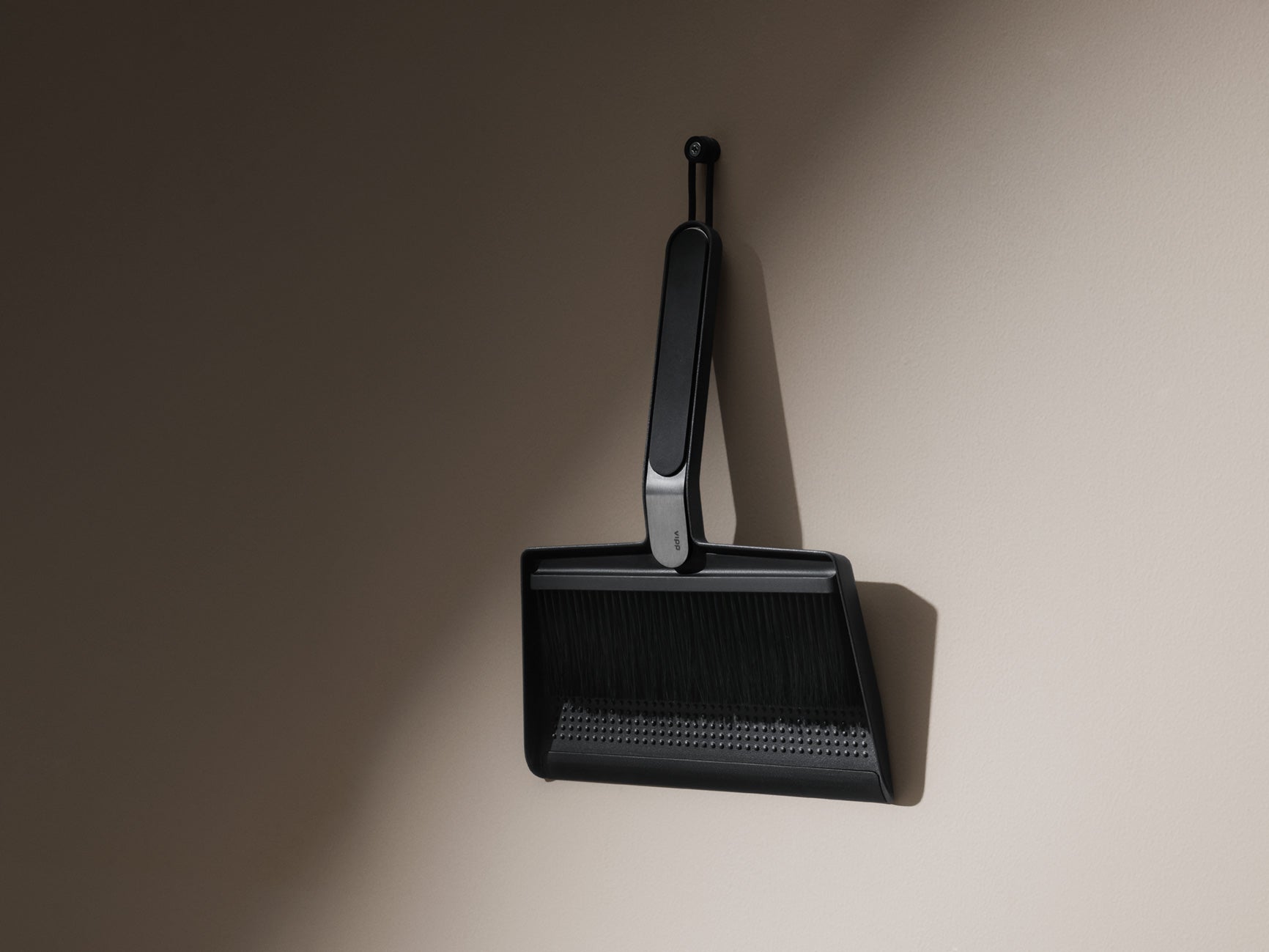 מטאטא ויעה Broom and Dustpan Black